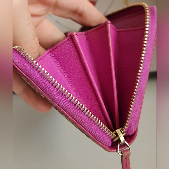 GUCCI GG Logo Canvas Zip Around Wallet - Picture 8 of 14